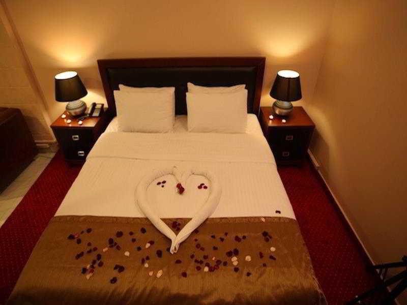 Queens Land Hotel Jounieh Ngoại thất bức ảnh