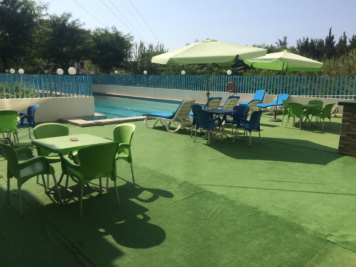 Queens Land Hotel Jounieh Ngoại thất bức ảnh