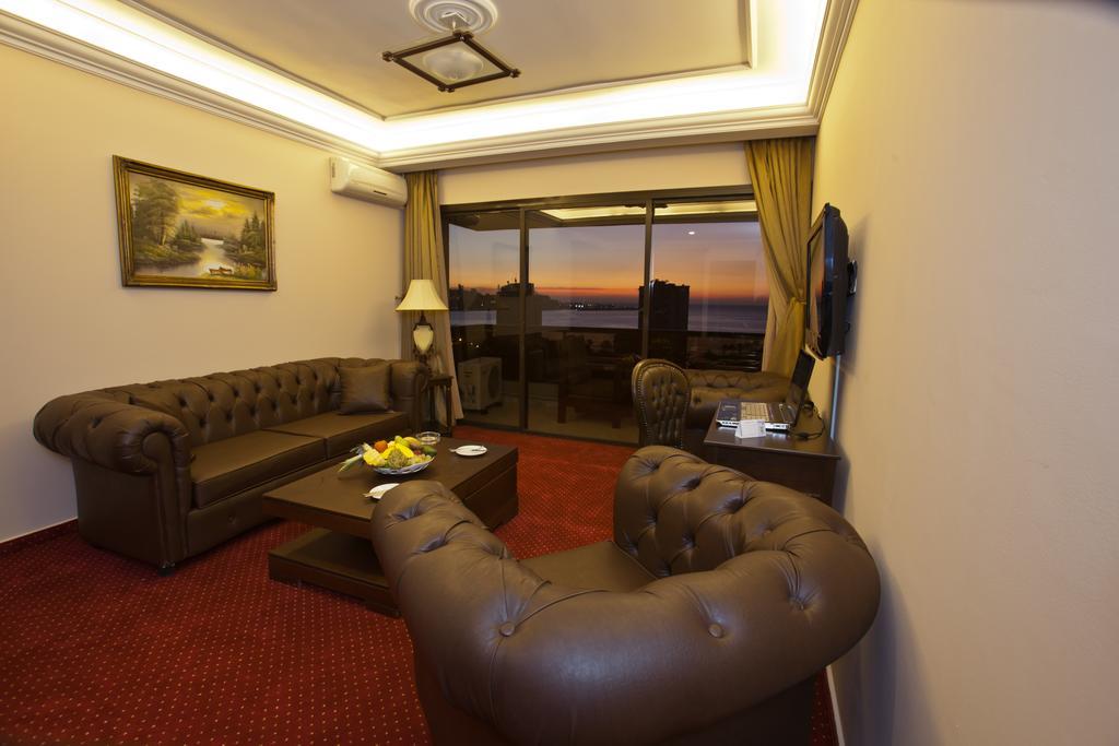 Queens Land Hotel Jounieh Ngoại thất bức ảnh