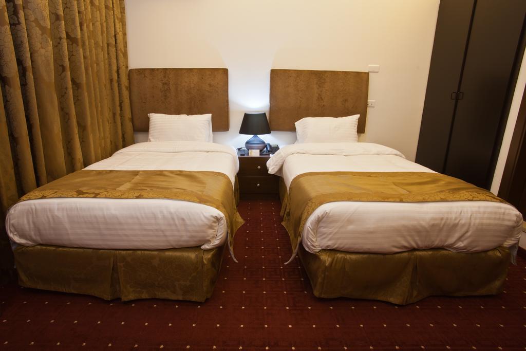 Queens Land Hotel Jounieh Ngoại thất bức ảnh