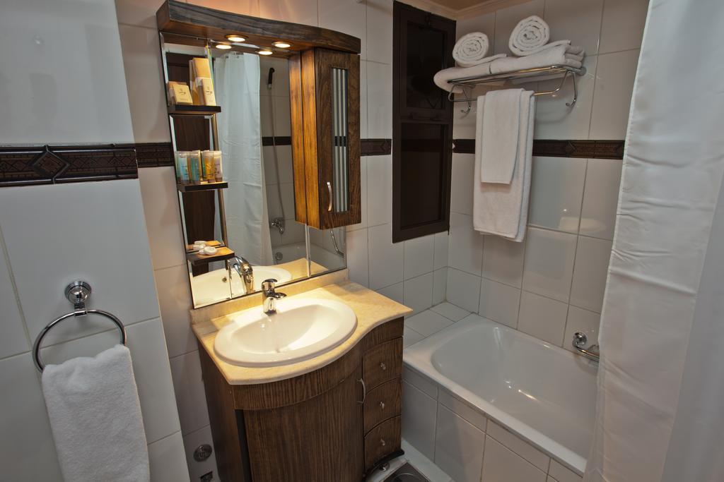 Queens Land Hotel Jounieh Ngoại thất bức ảnh