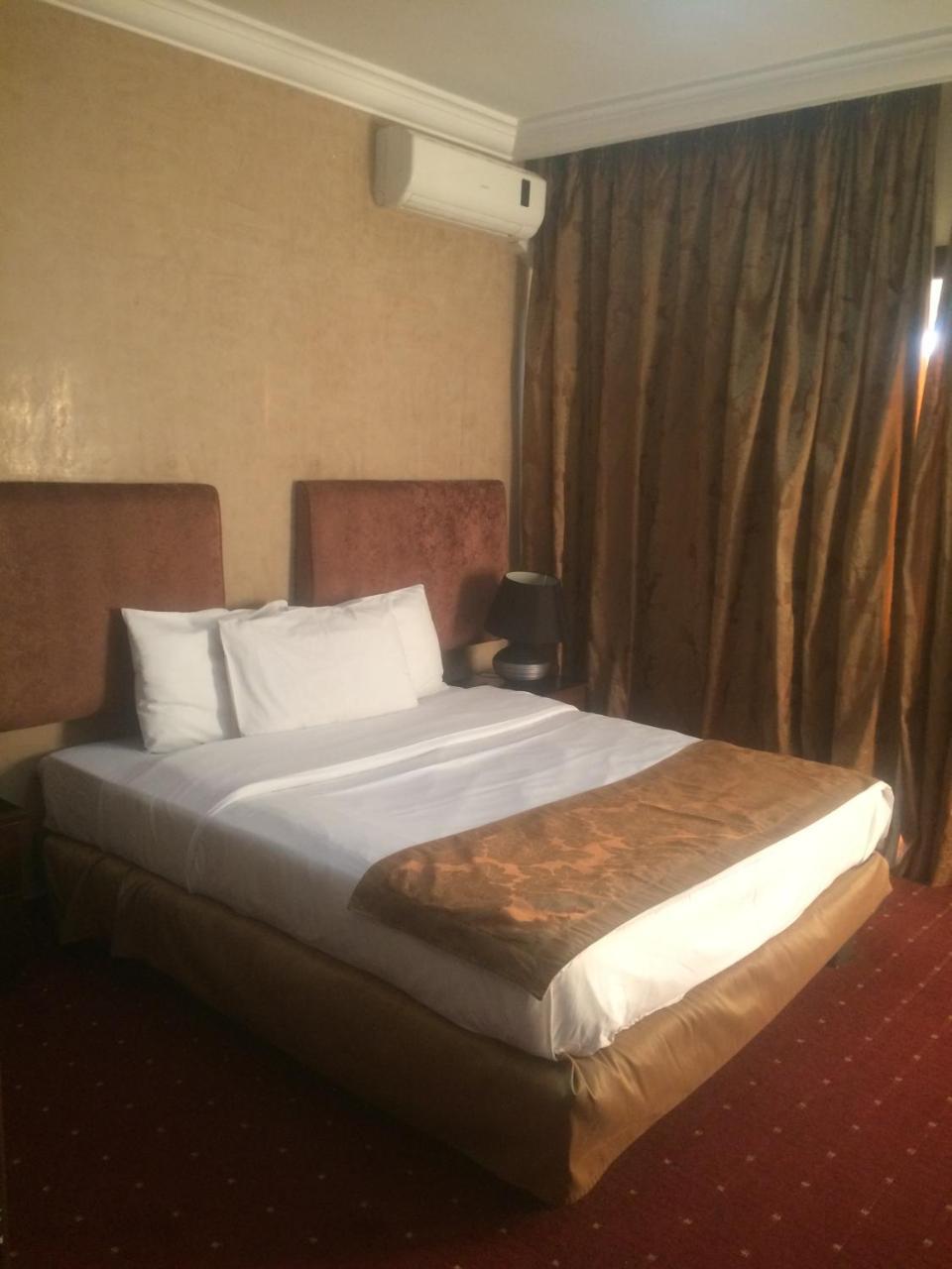 Queens Land Hotel Jounieh Ngoại thất bức ảnh